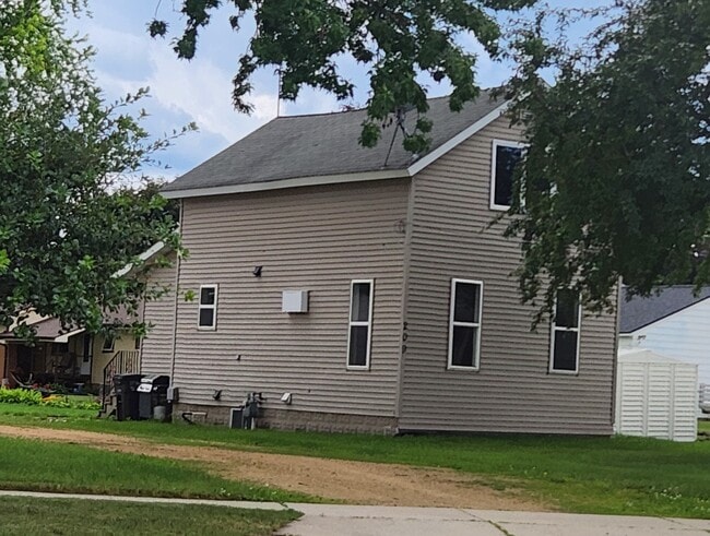 Building Photo - 209 Parkway Ave