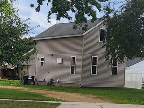 Building Photo - 209 Parkway Ave