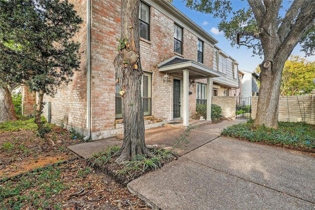 Building Photo - 145 Lake Shore Dr