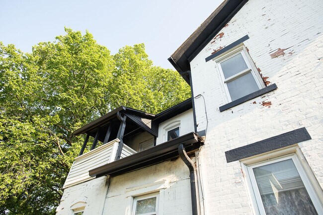 Foto del edificio - 415 Brightwood Ave