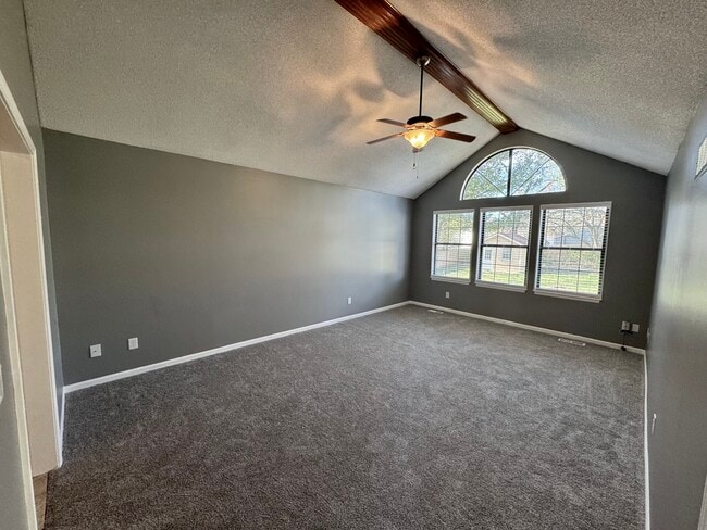Building Photo - 1412 SW Highland Dr