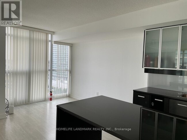 Building Photo - 19-1219 Singer Ct