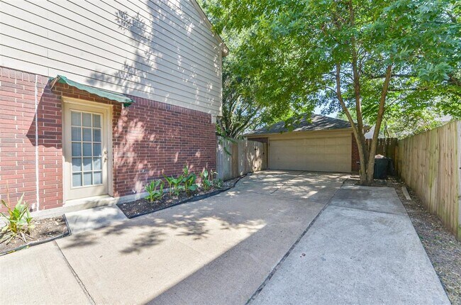 Building Photo - 1111 Cascade Creek Dr
