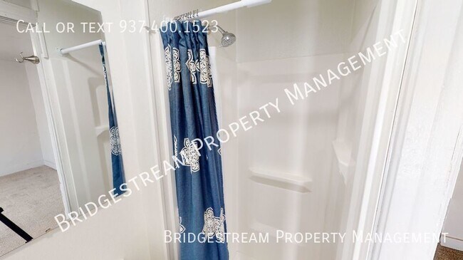 Building Photo - ALL UTILITIES INCLUDED! - Upstairs 1 bedro...