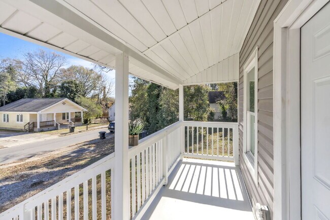 Foto del edificio - Cozy 2BR, 1BA Home with Spacious Yard