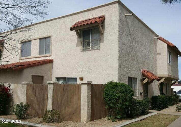 Primary Photo - 1216 E Townley Ave