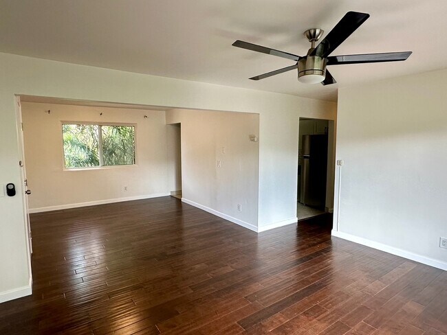 Living / dining Area - 518 San Juan Ave