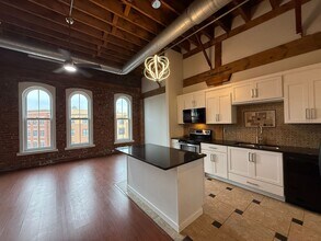 Building Photo - 212 7th St E