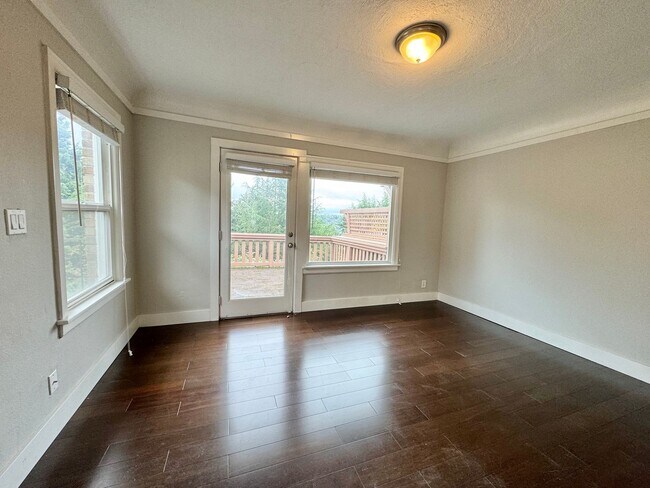 Building Photo - Beautiful View, 2-Bedroom Townhome in Magn...