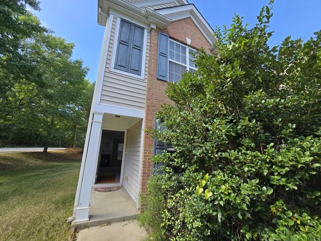 Foto del edificio - 5030 Reservoir Rd