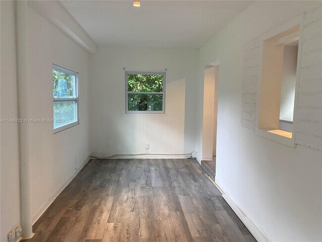 Building Photo - 1238 NE 110th St