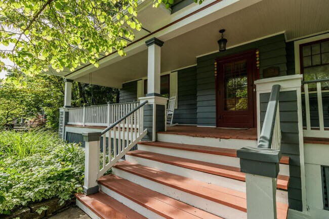 Building Photo - 608 W Stewart Rd