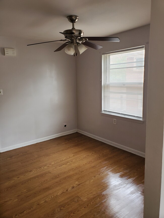 Dining area - 106 Carpenter Rd