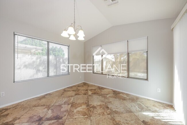 Building Photo - Charming 4 Bedroom in Surprise!