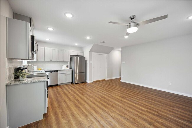 Building Photo - 1017 North Ln