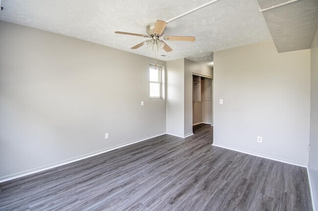 Foto del edificio - 1220 Hillcrest Dr