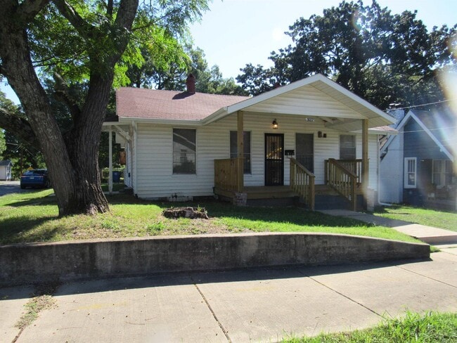 Building Photo - 2022 N Magnolia St
