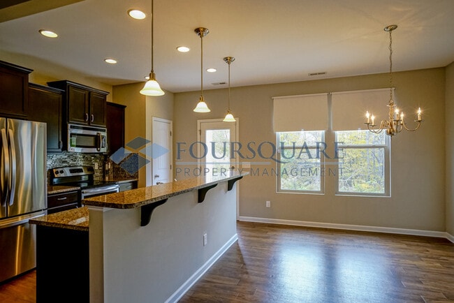 Foto del edificio - Spacious 3-Bed, 2.5-Bath Townhome with Was...