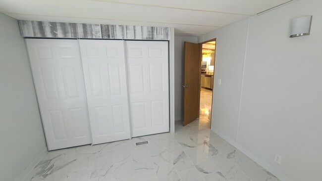 Building Photo - 2901 Stallion Dr