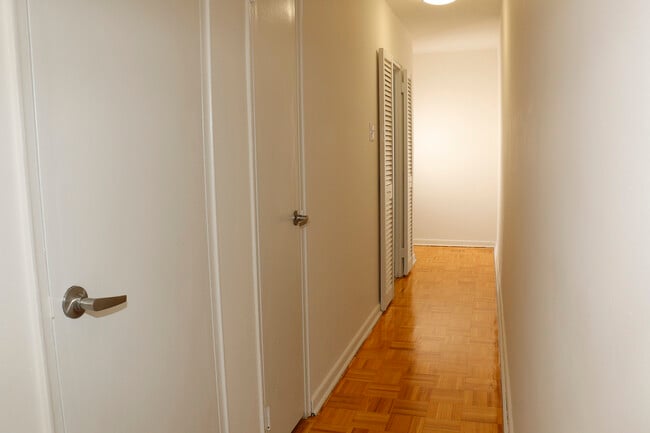 Building Photo - Denewood Apartments