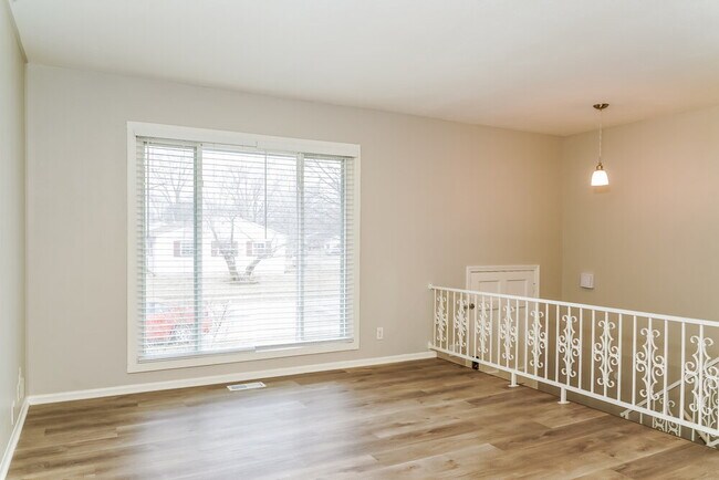 Building Photo - 5801 Sunwood Dr