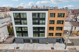 Building Photo - Astor by Gomes