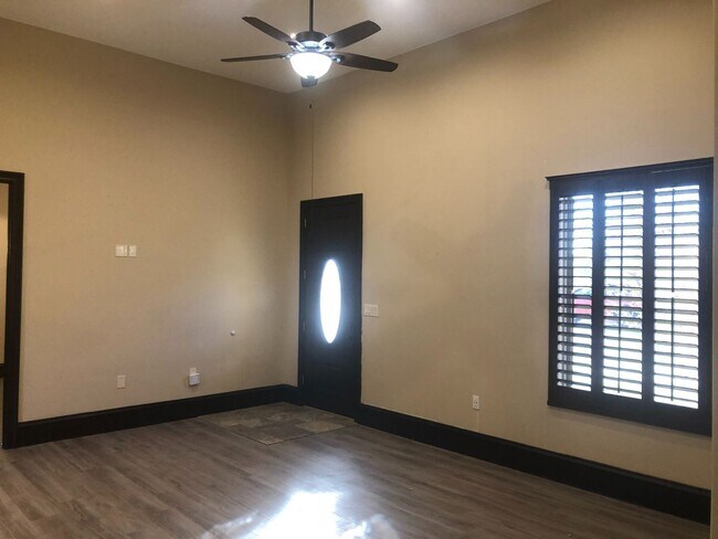 Building Photo - 3 br, 2 bath House - 305 S 9th Street