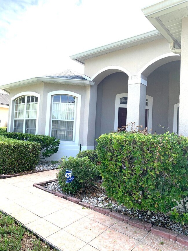 Building Photo - Beautiful 4 bed 3 bath plus Office and Pri...