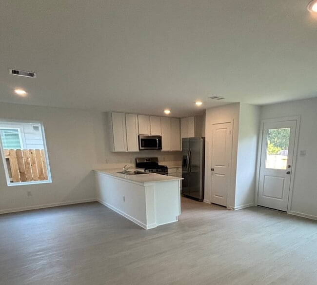 Building Photo - 3026 Mallorca Dr