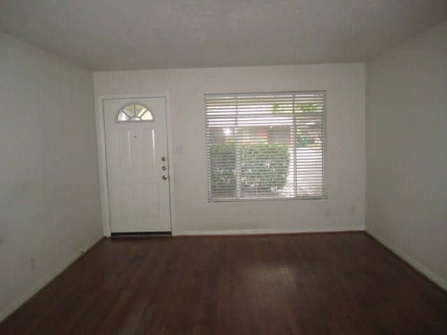 Building Photo - 9630 Larston St