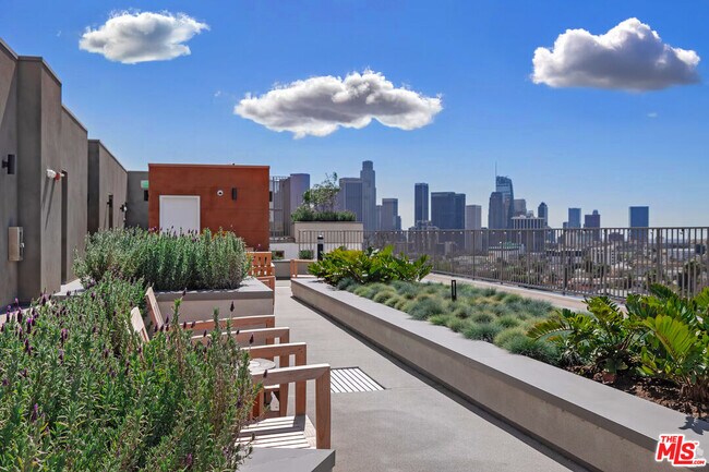 Foto del edificio - 1011 Everett St