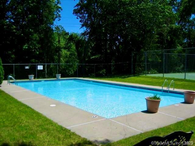 Foto del edificio - 93 Wilton Crest Rd