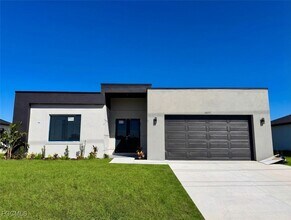 Building Photo - 1027 Kismet Pkwy W