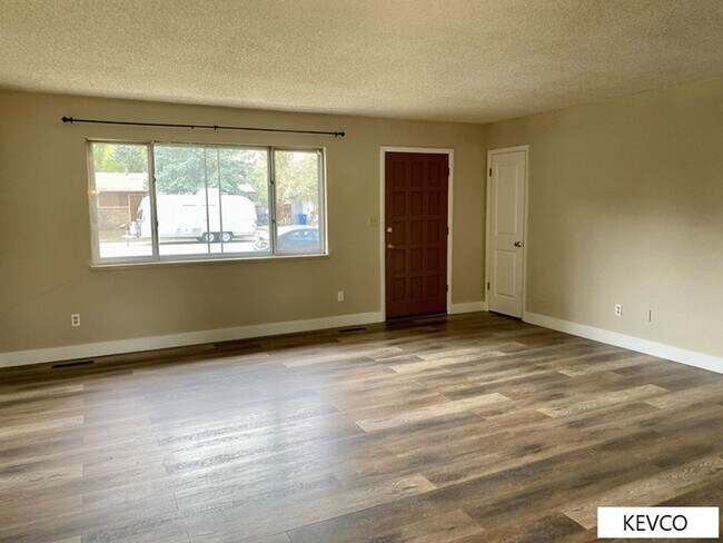 Building Photo - Great Location, Even Better Home!