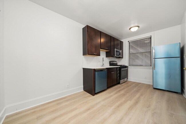 Foto del edificio - 2633 1/2 N Spaulding Ave