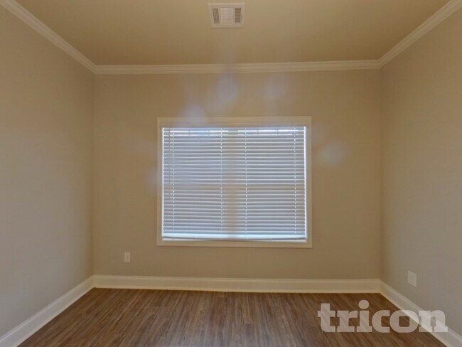 Building Photo - 1152 Hartwell Rd