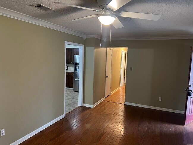 Foto del edificio - 25 Hawthorne Dr