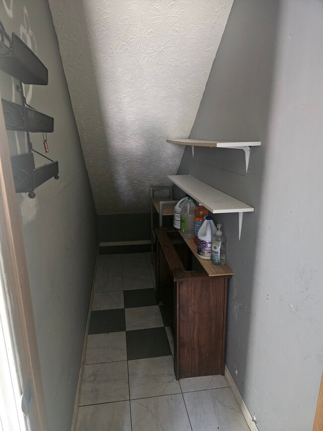 Pantry - 1606 Metcalfe Ave