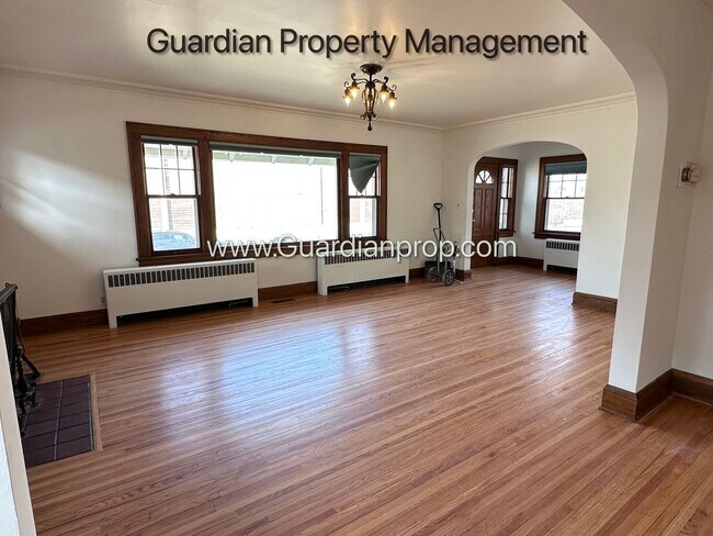 Foto del edificio - South Minneapolis Single Family Home, Renovated Bathrooms, Hardwood Floors, W/D