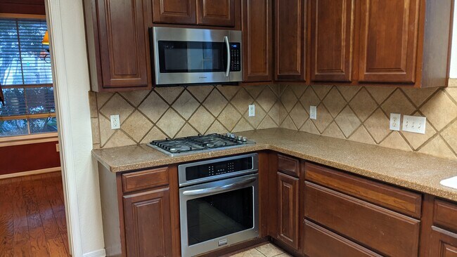 Building Photo - 6209 Eagle Creek Dr