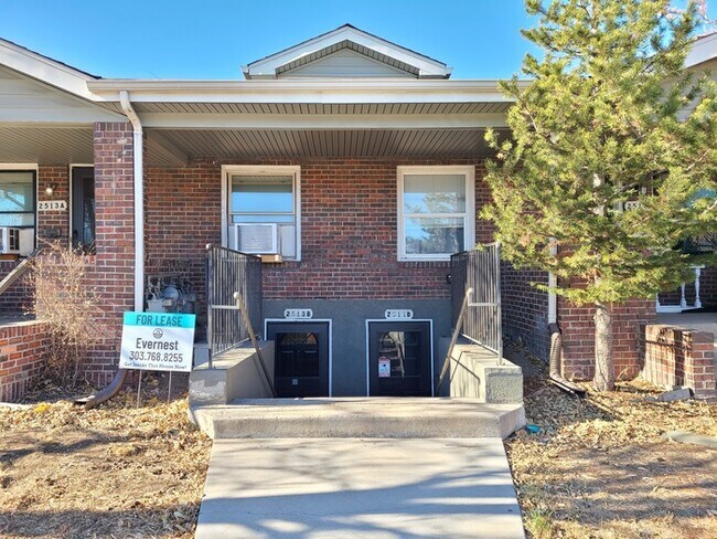 Foto del edificio - 2513 S Broadway