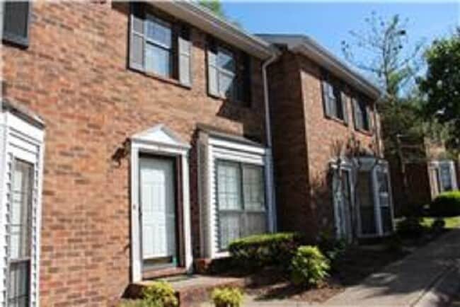 Building Photo - 472 Claircrest Dr