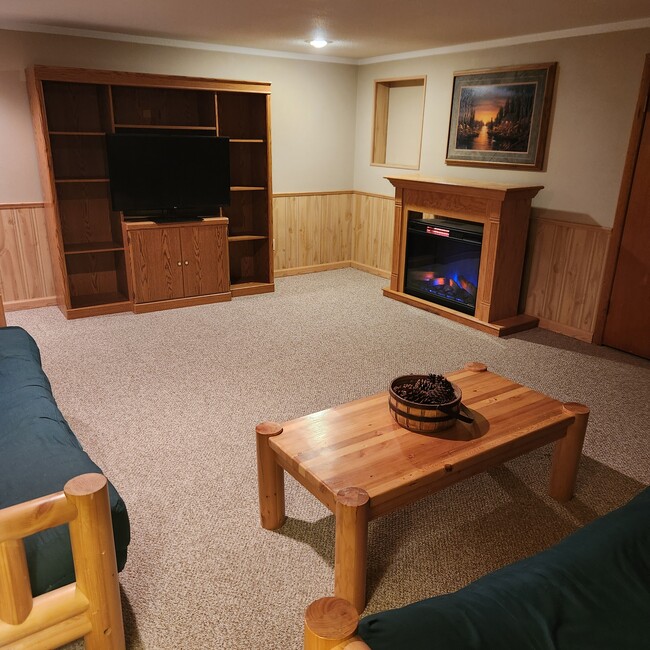 Foto del edificio - 1007 Roselawn Ave W