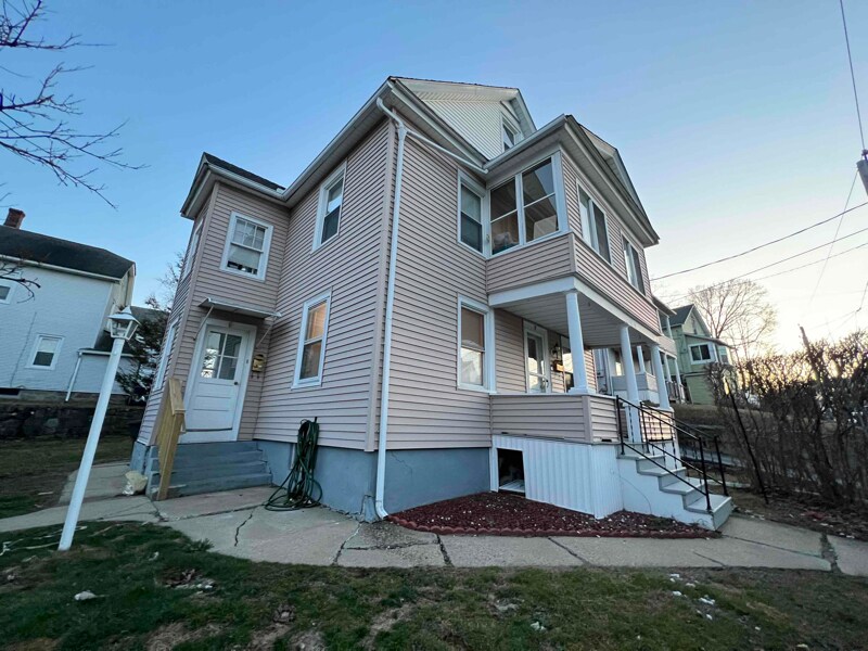 7 Pulaski St, Torrington, CT 06790 Room for Rent in Torrington, CT