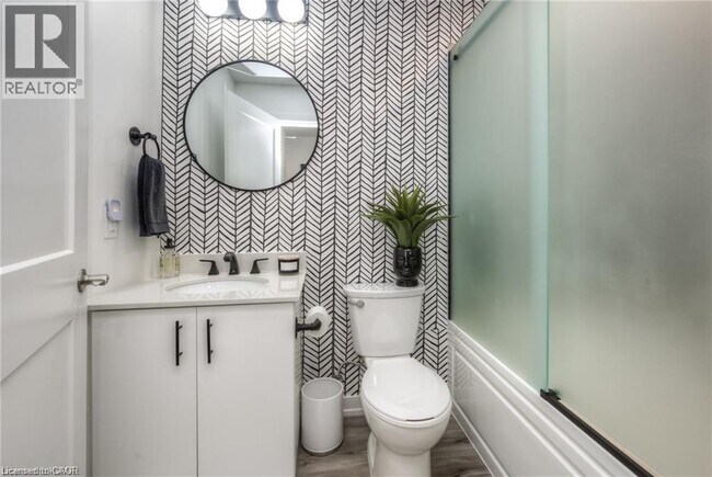 Photo du bâtiment - 251 Northfield Dr E