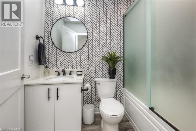 Building Photo - 251 Northfield Dr E