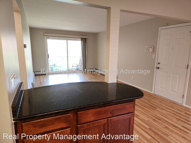 Foto del edificio - 2 br, 2 bath House - 2420 Parmenter Blvd. ...