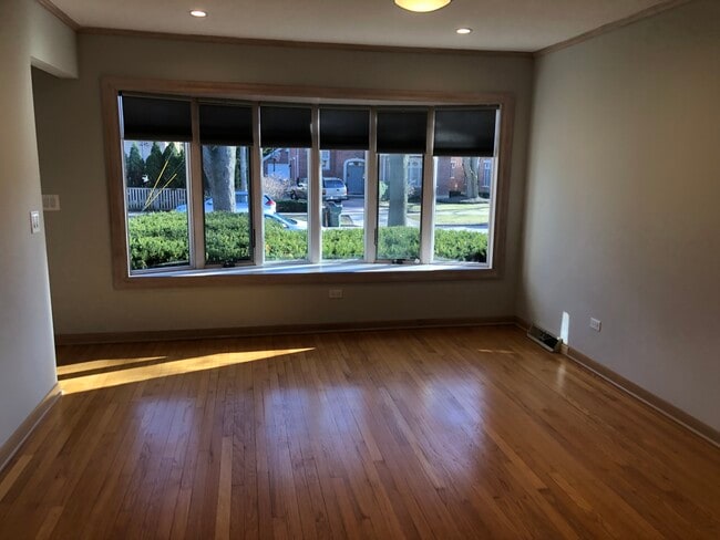 Building Photo - 2004 Milton Ave