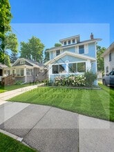 Building Photo - 424 N Clemens Ave