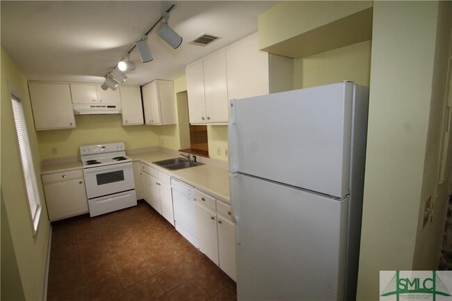 Building Photo - 209 W Hall St